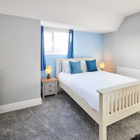 Host & - The Parade View Apartment Whitby