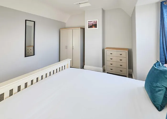 Host & - The Parade View *