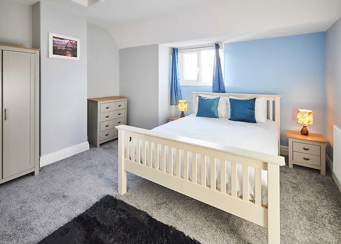 Host & - The Parade View * ويتبي