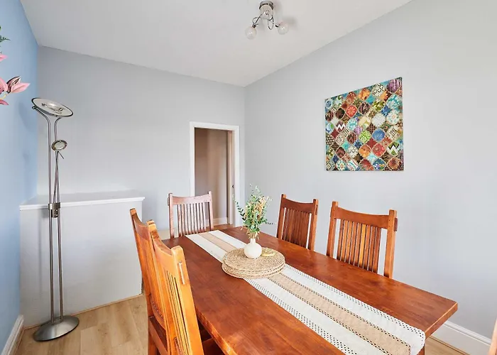 Host & - The Parade View