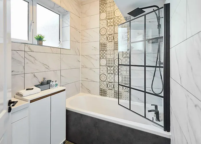 Host & - The Parade View