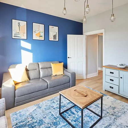 Daire Host & - The Parade View *