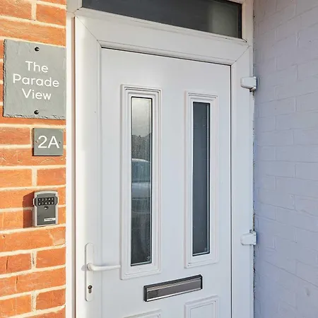 Host & - The Parade View 惠特比