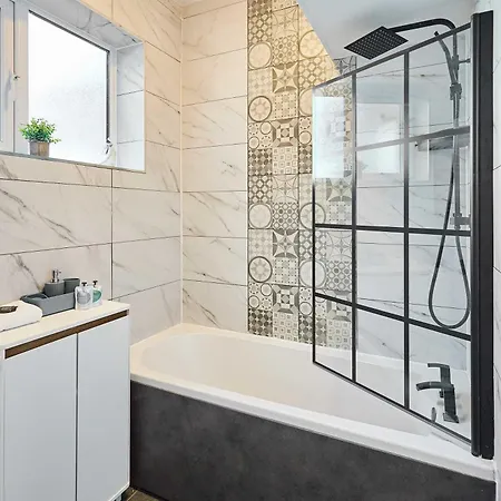 Host & - The Parade View